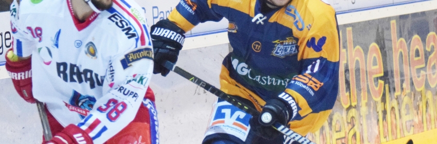 Eishockey Oberliga Waldkraiburg mit grossen Kampf gegen Selb