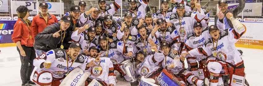 Eishockey Oberliga EV Landshut ist Oberliga Meister In Tillburg gewinnt der EVL Spiel 5 mit 4 zu 2