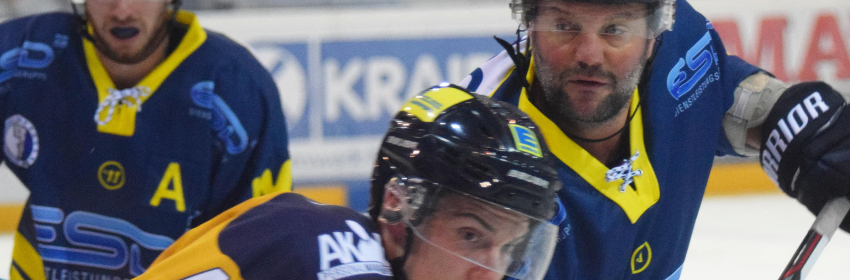 Eishockey Bayernliga Weiteres 6 Punkte Wochenende fuer den EHC Waldkraiburg Sieg in Koenigsbrunn