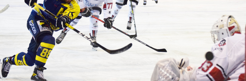 Eishockey Bayernliga 6 Punkte Wochenende fuer den EHC Waldkraiburg